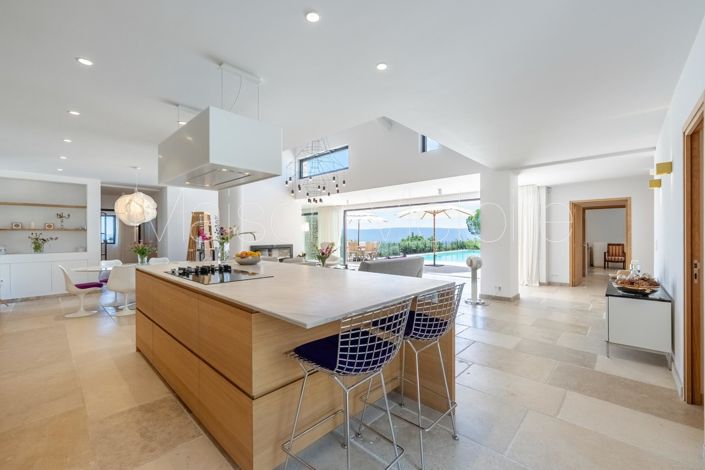 Image No.2-Maison de 5 chambres à vendre à Gordes