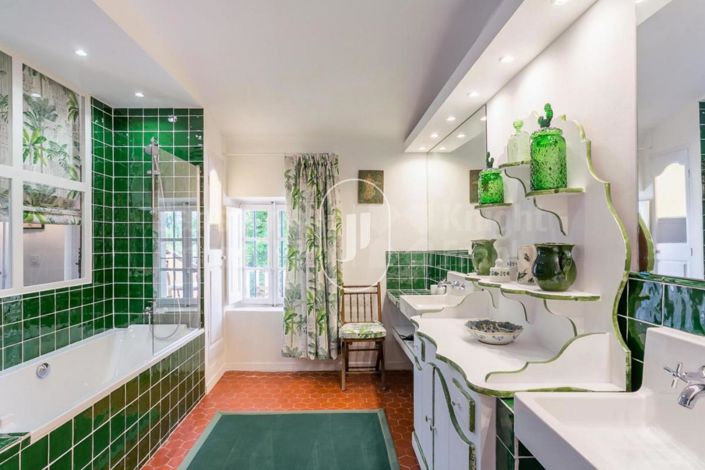 Image No.12-8 Bed House for sale