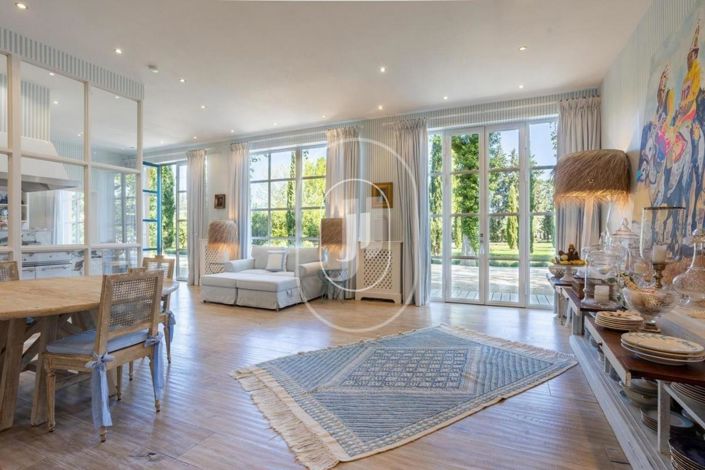 Image No.7-8 Bed House for sale