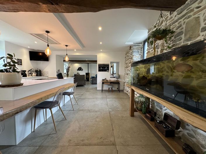 Image No.1-7 Bed House for sale