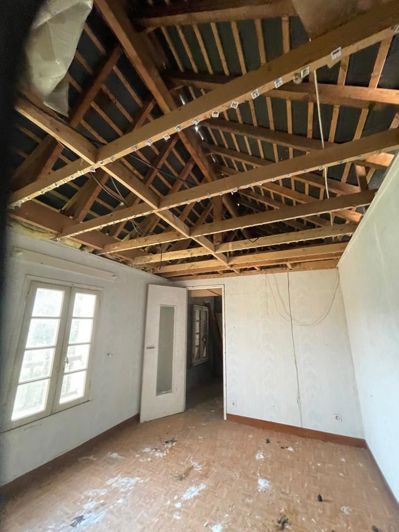 Image No.8-5 Bed House for sale