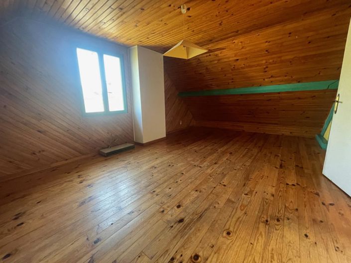 Image No.10-4 Bed House for sale