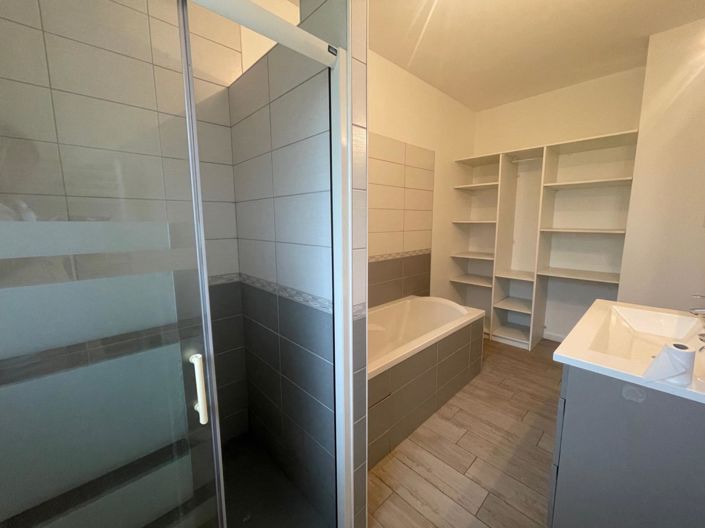 Image No.10-3 Bed House for sale