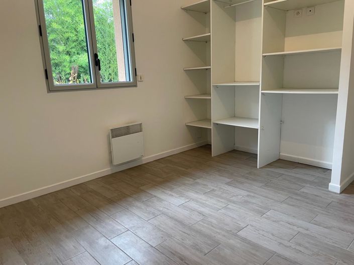 Image No.8-3 Bed House for sale