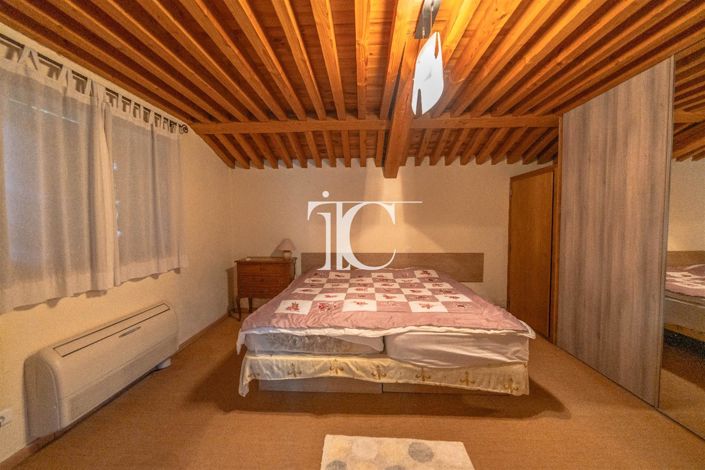 Image No.12-10 Bed House for sale