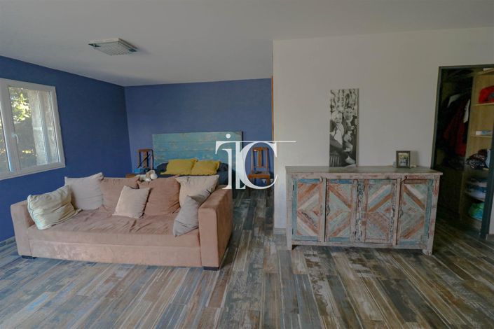 Image No.9-3 Bed House for sale