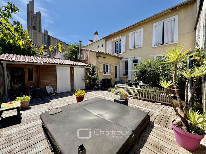 Image No.1-4 Bed House for sale