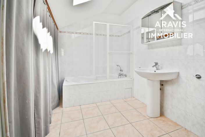 Image No.10-4 Bed House for sale