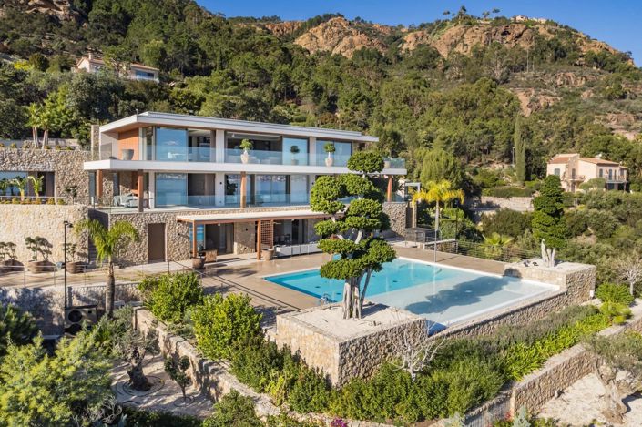 Image No.24-7 Bed House for sale