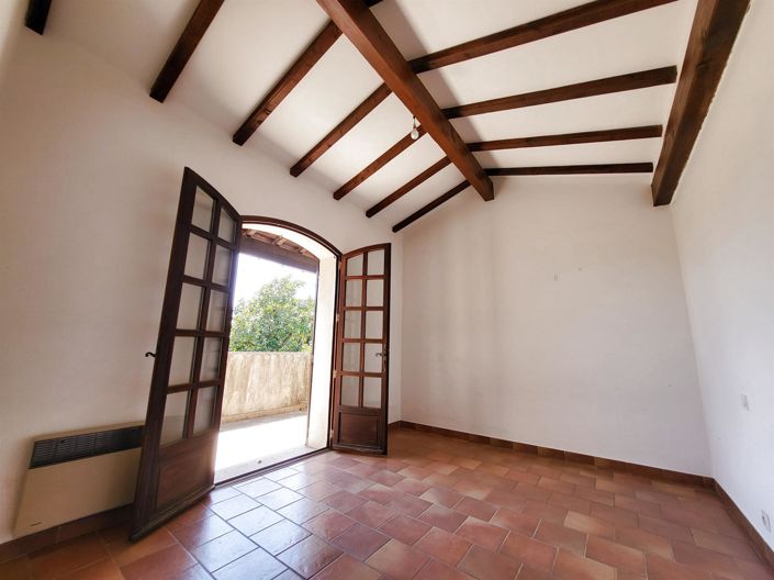 Image No.10-3 Bed House for sale