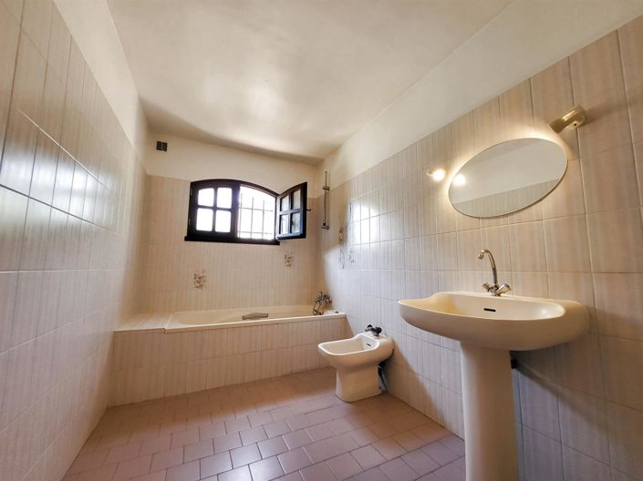 Image No.11-3 Bed House for sale