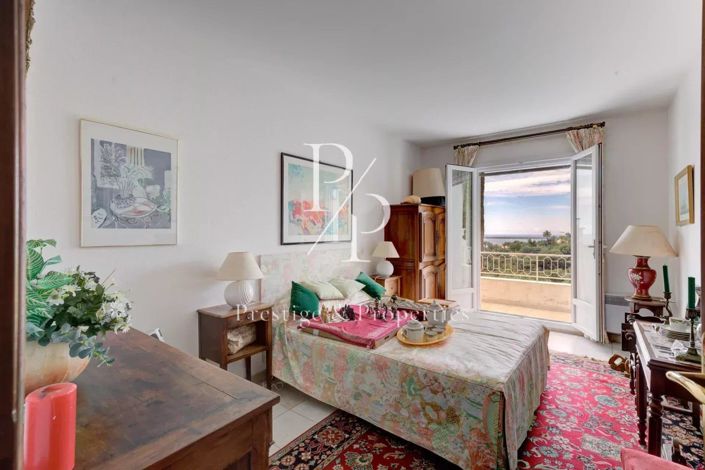 Image No.5-5 Bed House for sale