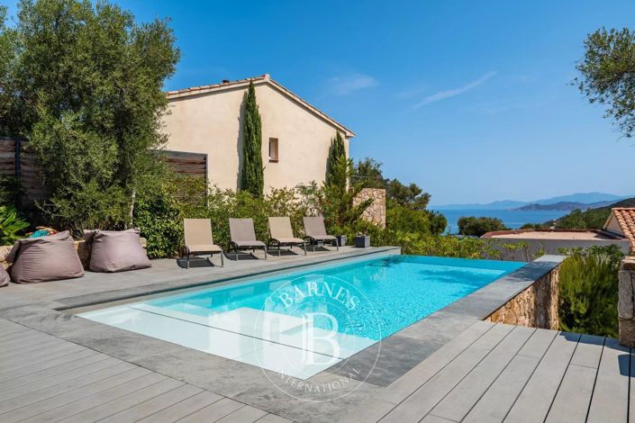 Image No.2-Maison de 4 chambres à vendre à L'Ile-Rousse