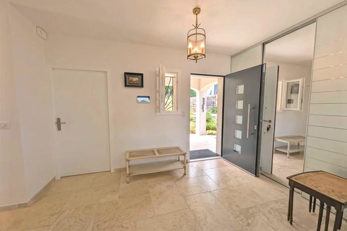 Image No.10-5 Bed House for sale