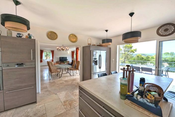 Image No.8-5 Bed House for sale