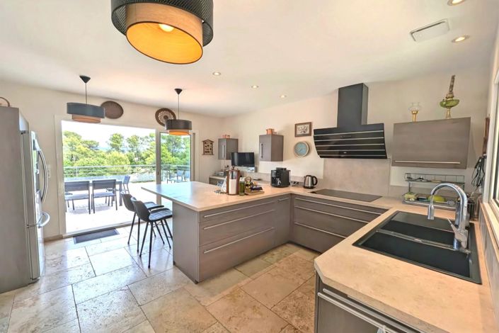 Image No.9-5 Bed House for sale