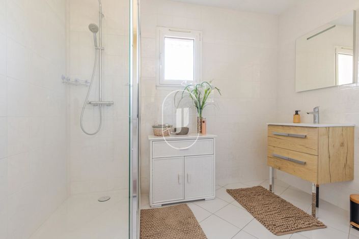 Image No.10-4 Bed House for sale