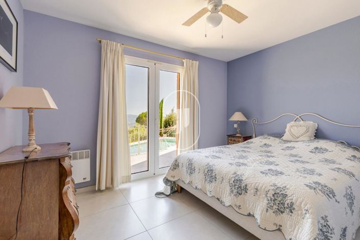 Image No.7-4 Bed House for sale