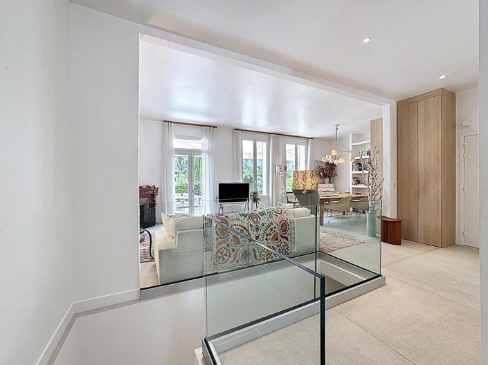 Image No.11-3 Bed House for sale