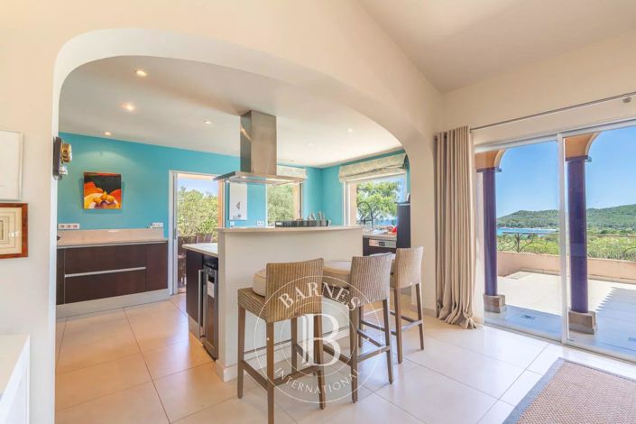 Image No.10-4 Bed House for sale