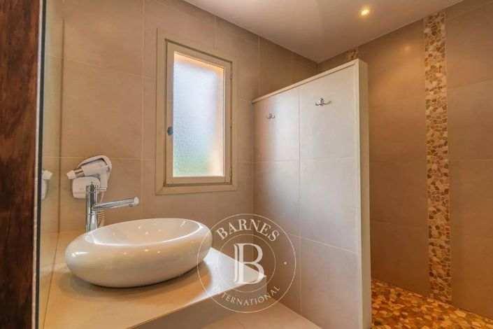 Image No.12-4 Bed House for sale