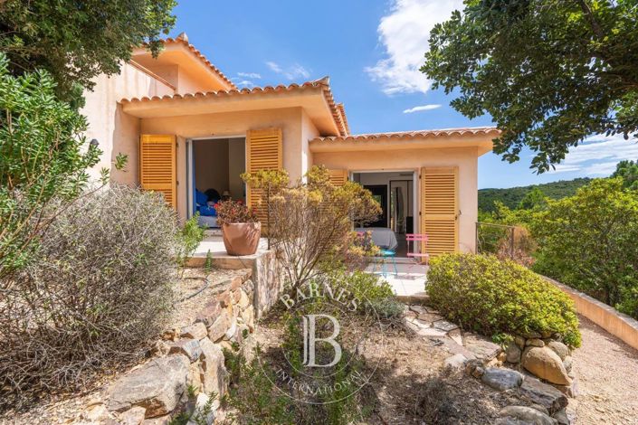 Image No.18-4 Bed House for sale