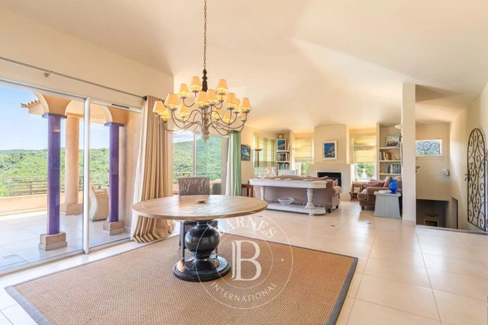 Image No.6-4 Bed House for sale