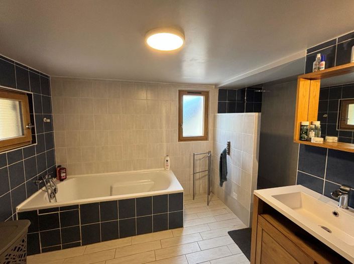 Image No.12-3 Bed House for sale