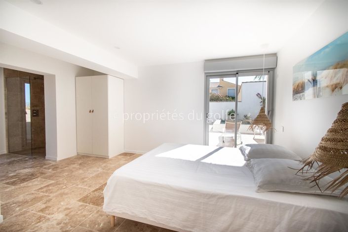 Image No.17-4 Bed House for sale