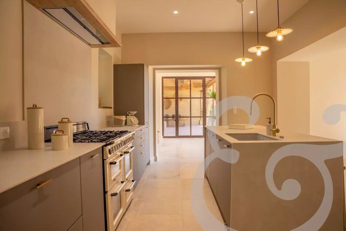 Image No.9-5 Bed House for sale