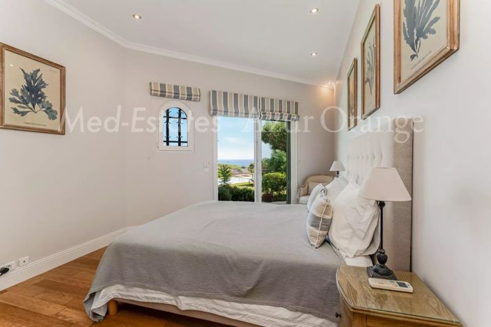 Image No.26-8 Bed House for sale