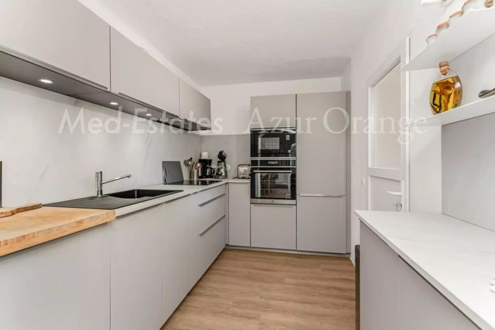 Image No.32-8 Bed House for sale