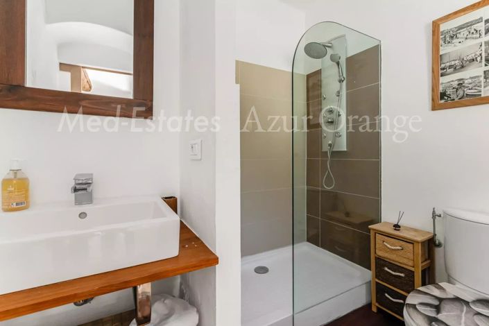 Image No.33-8 Bed House for sale