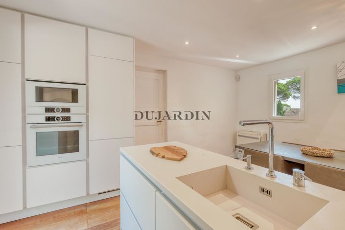 Image No.10-4 Bed House for sale