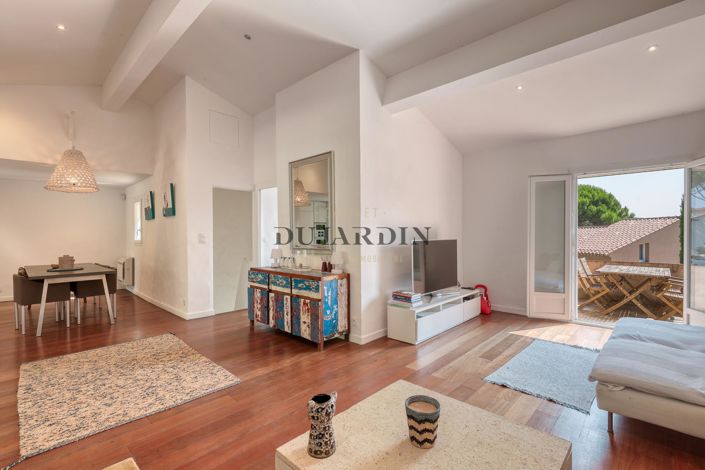 Image No.8-4 Bed House for sale