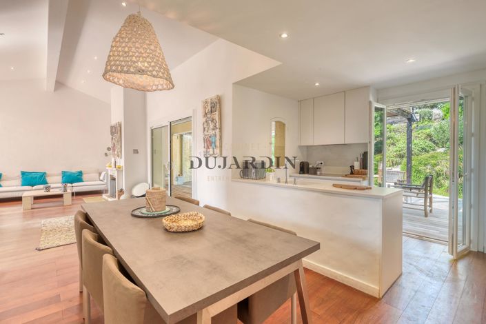 Image No.9-4 Bed House for sale