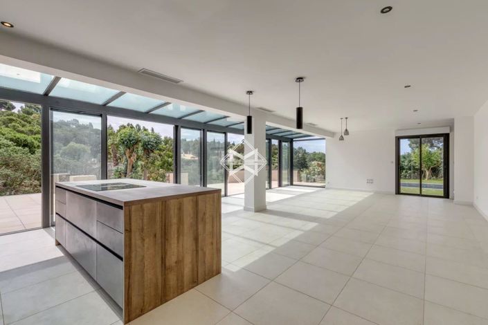 Image No.7-4 Bed House for sale