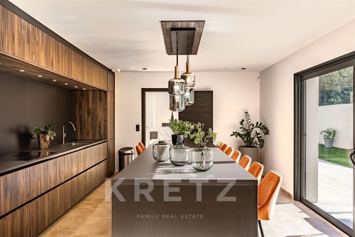 Image No.1-5 Bed House for sale