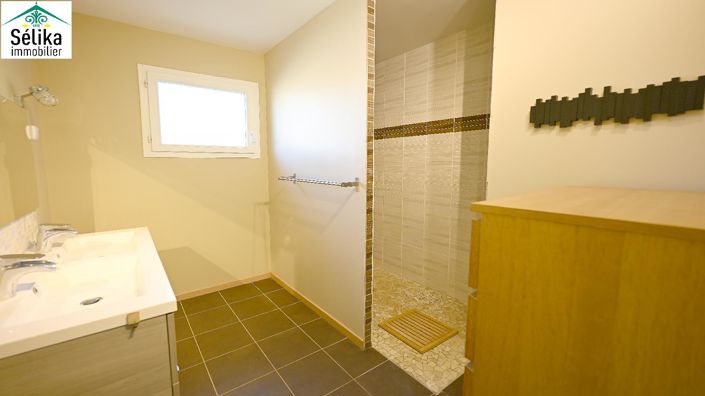 Image No.9-3 Bed House for sale