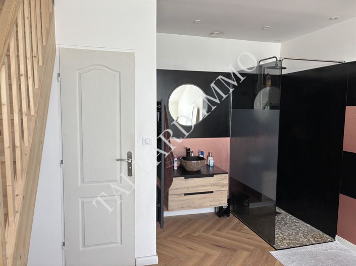 Image No.9-5 Bed House for sale