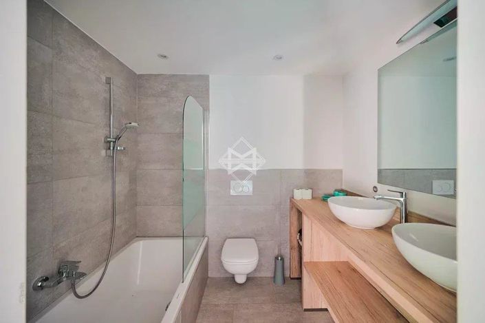 Image No.21-8 Bed House for sale