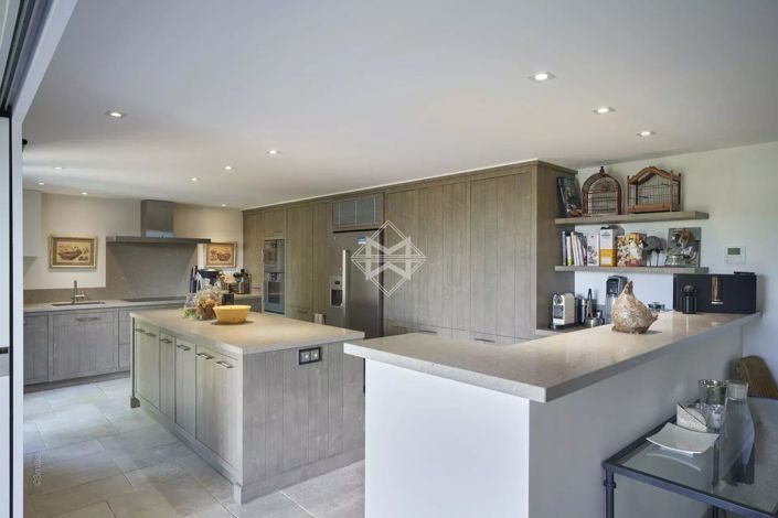 Image No.7-8 Bed House for sale