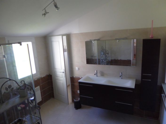 Image No.11-3 Bed House for sale