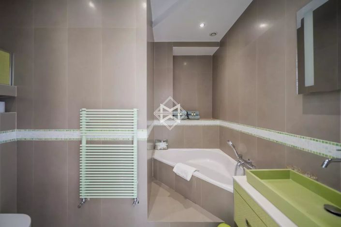 Image No.26-5 Bed House for sale