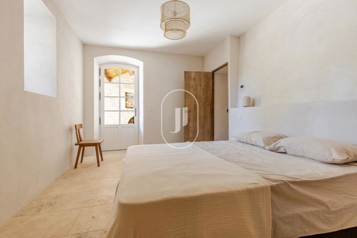 Image No.10-5 Bed House for sale