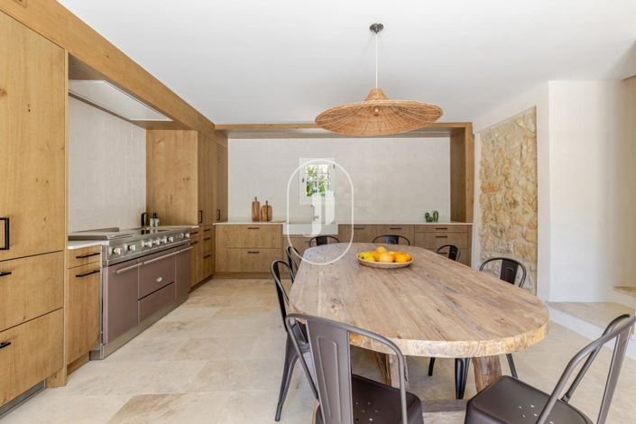 Image No.3-5 Bed House for sale