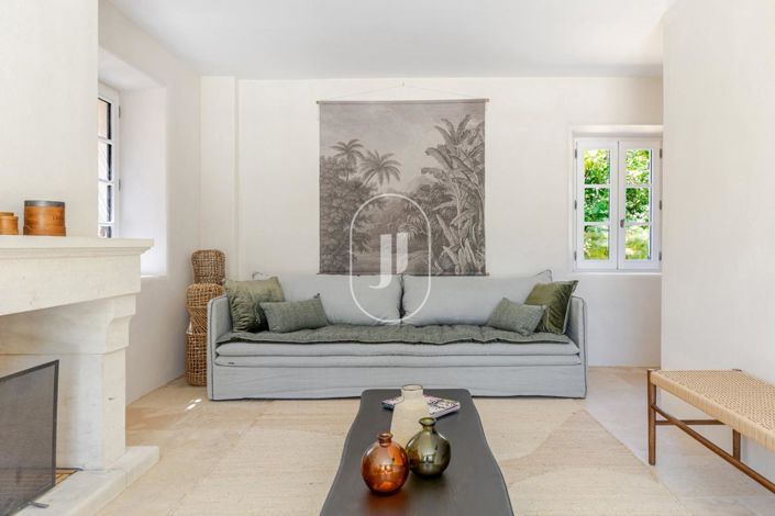 Image No.5-5 Bed House for sale