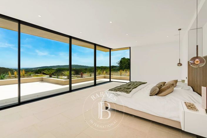 Image No.11-6 Bed House for sale