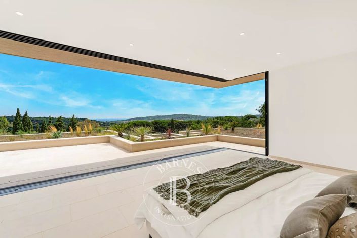 Image No.12-6 Bed House for sale