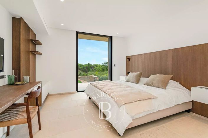 Image No.18-6 Bed House for sale